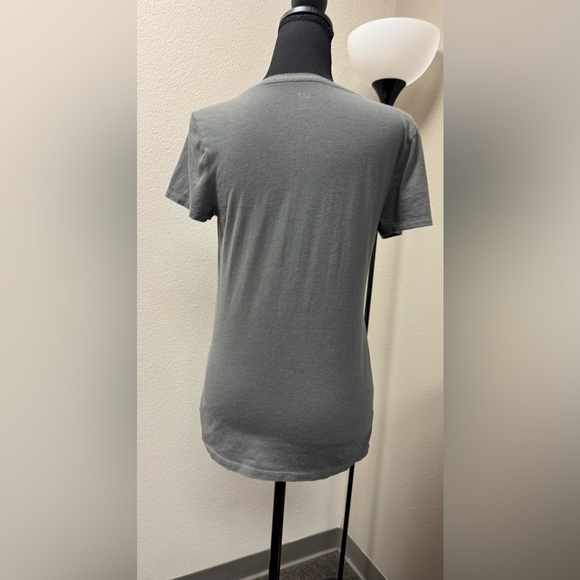 GAP Gray Floral Graphic Short Sleeve Tee size Small - Picture 3 of 5